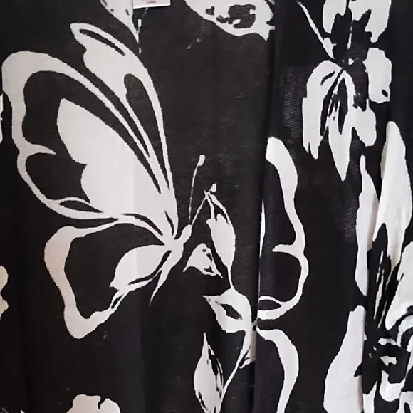 Alfred Dunner Black and White Leaf Pattern Sweater - Picture 2 of 3